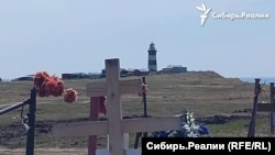 Лопатинский маяк рядом с кладбищем