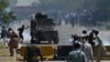 درگیری بین طرفداران عمران خان و پلیس ضد شورش پاکستان در شهر اسلام‌آباد