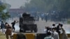 پاکستان کې وروستي تاوتریخجن اعتراضونه؛ پوځ ته سپارل شوي ۳۳ کسان محاکمه کېږي