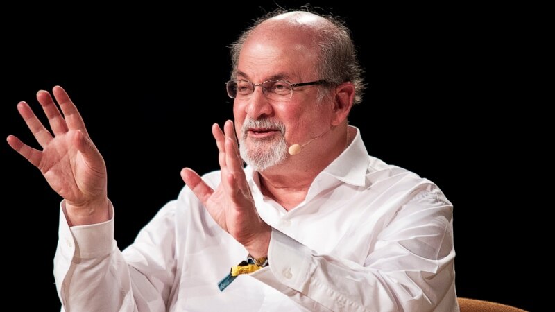 سلمان رشدی: آزادی بیان در غرب در خطر است