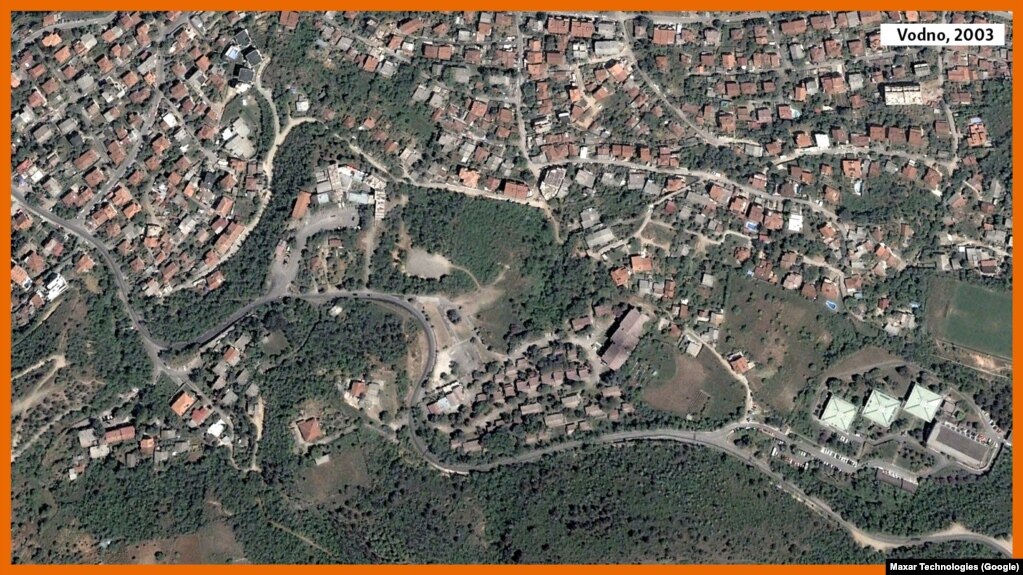Mali Vodno është atraktiv për &ldquo;mafitë e ndërtimeve&rdquo;. Betonimi dhe ekskavatorët janë ndalur nga Gjykata Kushtetuese me vendimin e fundit, i cili ka shfuqizuar Planin e Detajuar Urban për Vodnon e Vjetër, Vodnon e Poshtme, Kurillon e Vogël dhe Institutin për Rehabilitim Mjekësor. Rasti &ldquo;Parcelat në Vodno&rdquo;, në të cilin u dënuan ish-kryeministri Nikolla Gruevski, kushëriri i tij dhe ish-drejtori i Departamentit për Siguri dhe Kundërzbulim i Maqedonisë së Veriut, Sasho Mijallkov, dhe biznesmeni Orce Kamchev, do të kujtohet si një ndër skandalet më të mëdha lidhur me urbanizimin e malit.