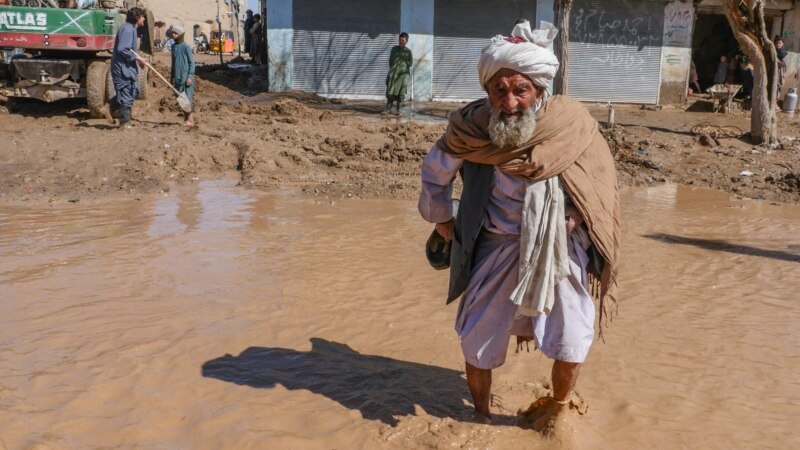 افغانستان کې اورښتونه او سېلابونه؛ د مړو شمېر شاوخوا ۷۰ کسانو ته رسېدلی
