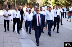  ДПС-Доган се събра в столичен хотел в петък сутринта, с цел да разиска поисканата от Ахмед Доган оставка на съпредседателя на придвижването Делян Пеевски 