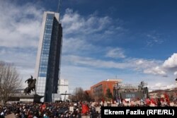 Sa protesta podrške OVK u Prištini, 2. april.