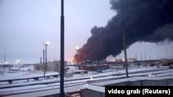 Пожар на нефтеперерабатывающем заводе в Рязани после удара украинского беспилотника, Россия, 13 марта 2024 года