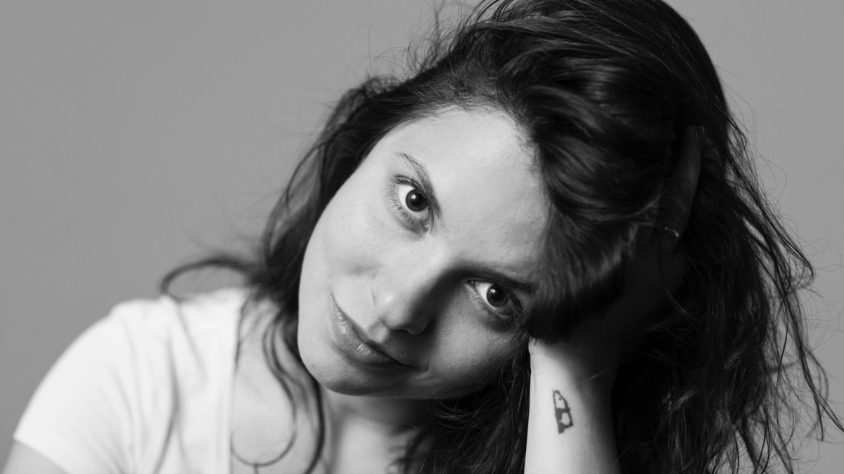 Казва, че писането е нещото, от което има нужда, за