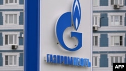 Simbol ruske naftne komanjije Gasprom njeft, Moskva, 4. septembar 2023.