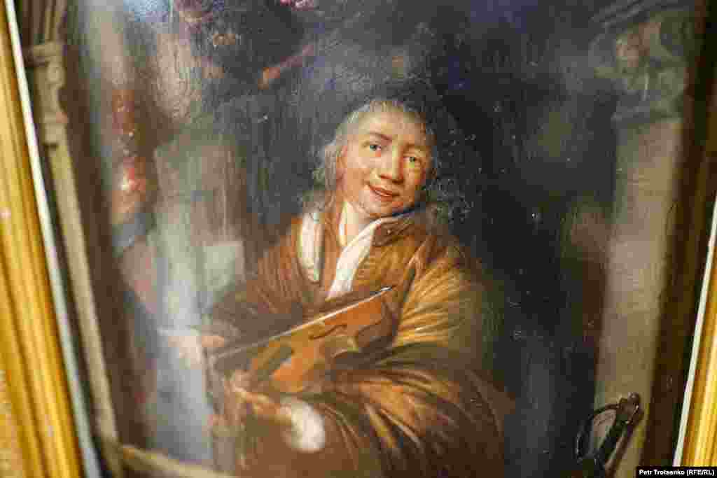 A closer look at one of the paintings, The Violinist, by the 17th-century Dutch artist Gerard Dau, considered one of Rembrandt&#39;s most talented students. Dau often painted small paintings on everyday subjects in the tradition of Renaissance artists.