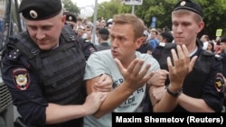 Navalnîi: O viață de politică, proteste și închisoare