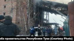 Vatrogasci i spasilačke ekipe na mjestu nesreće, Tuva, Sibir, Rusija, 6. marta 2024.