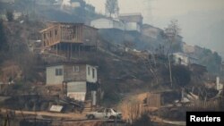 Ostaci spaljene kuće nakon širenja šumskih požara koji su zahvatili mnoge dijelove regije Valparaiso u Vina del Maru, Čile, 3. februara 2024.