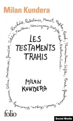میلان کوندرا خودش با دست‌خط خودش روی جلد کتاب «وصایای تحریف‌شده» را طراحی کرده بود