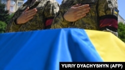 Украиналык аскерди акыркы сапарга узатуу. (Архив)