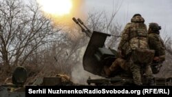 На цьому напрямку Сили оборони продовжують стримувати противника в районах населених пунктів Новомихайлівка, Георгіївка, Урожайне.