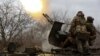 Українські військовослужбовці протиповітряної оборони керують зенітною гарматою на передовій, під час нападу Росії на Україну, поблизу міста Бахмут, Україна, 6 березня 2024 року