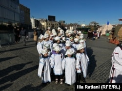 ალილოს მონაწილე ბავშვები რესპუბლიკის მოედანზე