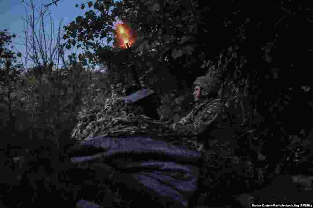 Ukrainian soldiers using U.S.-supplied 40 mm Mk 19 grenade launchers provide cover for advanced Ukrainian positions and try to prevent the Russian Army from advancing.