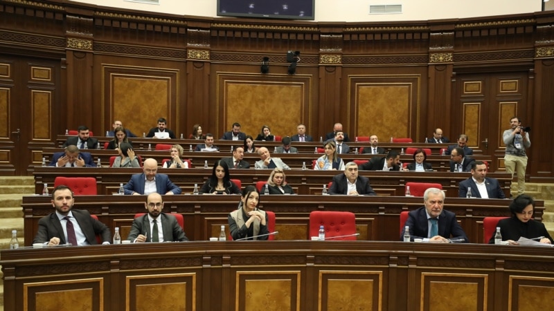 Armenian Lawmakers Again Get Lavish Bonuses