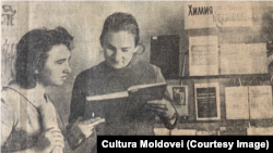 La expoziția de carte „Chimia și medicina”, inaugurată la Biblioteca republicana „N. K. Krupskaia”. „Cultura Moldovei”, 16 februarie 1964. 