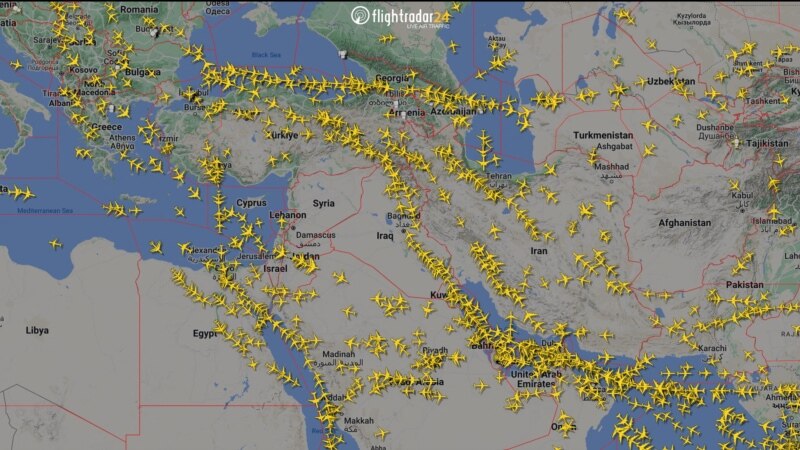 Иранските аеродроми ги откажуваат летовите до понеделник наутро