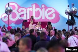Грета Гъруиг и Марго Роби на премиерата на „Барби“ в Лондон.
