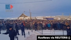 Ация протеста в городе Баймак во время оглашения приговора Фаилю Алсинову. Башкортостан, Россия,17 января 2024 года