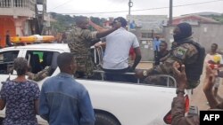 Група високопоставлених габонських військових 30 серпня заявила, що взяла владу після того, як виборчий орган країни оголосив, що президент Алі Бонго був обраний на третій термін