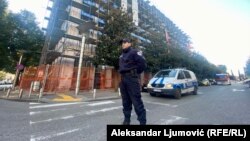 Policija ispred zgrade Višeg suda u Podgorici. 