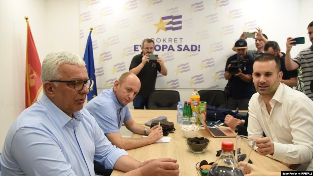 Andija Mandić i Milan Knežević iz bivšeg Demokratskog fronta razgovaraju s liderom Pokreta Evropa sad Milojkom Spajićem, 20. jul 2023.