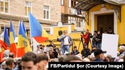 Protest al Partidului Șor în fața Curții Constituționale, în timp ce în instanță avea loc una din ședințele privind constituționalitatea partidului, mai 2023.