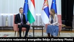 Ministarka energetike Srbije Dubravka Đedović Handanović sa ministrom spoljnih poslova i trgovine Mađarske Peterom Sijartom na sastanku u Beogradu, 17. novembra 2023.