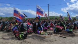 Свежие могилы российских военнослужащих, убитых в Украине, на кладбище вблизи Мурманска