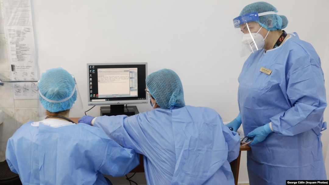 În ciuda salariilor mărite, medicii români continuă să plece din țară din cauza condițiilor de muncă. 