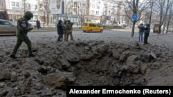 Наслідки влучання у центрі окупованого Донецька, 20 лютого 2024 року