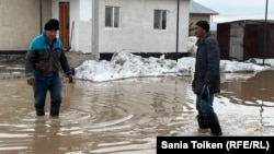 Вода создала хаос в селе Коянды под Астаной. 27 марта 2024 года