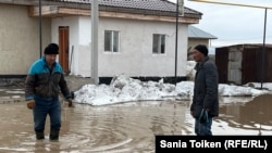 Казакстанда үйлөрдү суу каптап, эл эвакуация болду