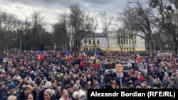 Several thousand people turned out on the streets of Chisinau on February 19 to protest against President Maia Sandu and the country's pro-Western government.