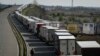 Radhë të gjata të kamionëve që presin në pikën kufitare Vidin Kalafat, mes Bullgarisë dhe Rumanisë. 25 mars 2024. 