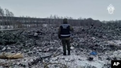Представник Слідчого комітету Росії на місці падіння літака Іл-76