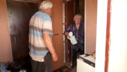 „Zidurile s-au prăbușit”: Un cuplu de bătrâni este evacuat în cele din urmă din regiunea ucraineană Zaporojie