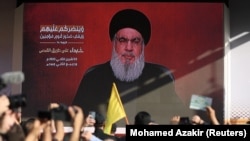 Liderul organizației extremiste Hezbollah din Liban, Hassan Nasrallah, a ținut un discurs televizat, pe fundalul războiului dintre Israel și Hamas, în care Hezbollah se implică direct. Mii de susținători au urmărit discursul la Beirut, Liban, 3 noiembrie 2023.