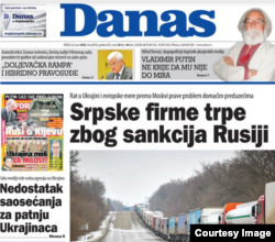 Перша шпальта сербської газети «Данас» з фотографією Михайла Рамача (нагорі праворуч). Він продовжував писати для газети про російську-українську війну, в якій в 2000-х роках був головним редактором