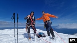  Боянов и Паунов изкачиха връх Чепеларе, след което пренощуваха в залива Фолс бей в Южния океан и бяха върнати с лодка до базата 