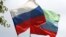 Флаги России и Дагестана, иллюстративная фотография