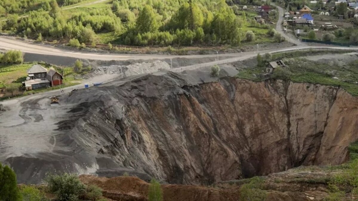 Соседи бездны. Поселок Шерегеш у подножья горнолыжного курорта уходит под  землю, но спасать его не спешат