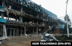 Разрушенное здание морского вокзала Измаила после удара российских войск. 2 августа 2023 года