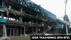 Ruine în portul ucrainean Izmail, de la Dunăre, atacat de dronele rusești, Ucraina, 2 august 2023. 