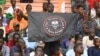 Флаг ЧВК "Вагнер" на стадионе в Нигере
