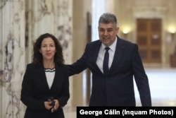 Roxana Mînzatu a fost scoasă la înaintare de premierul Marcel Ciolacu, după ce i s-a sugerat că mai bine nominalizează o femeie. Colegul de partid Victor Negrescu a fost dat la o parte.