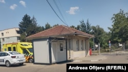 Anul trecut, tânăra de 24 de ani a născut pe trotuarul de la intrarea în curtea Spitalului din Urziceni.